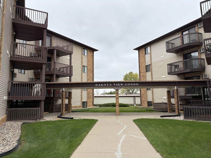 Property Photo:  924 28th Ave  Unit 401A SW  ND 58701 