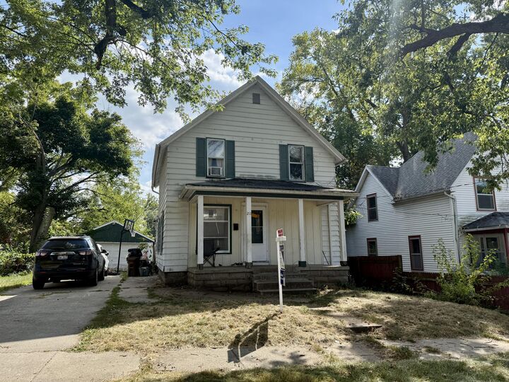 Property Photo:  211 Wall Street  MI 49203 
