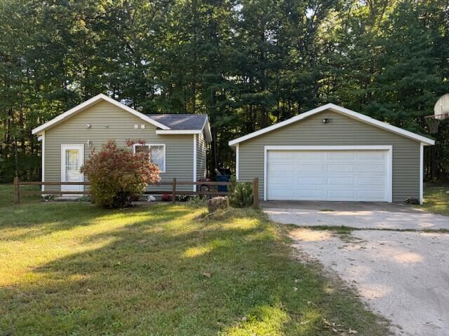 Property Photo: 6101 Pear Avenue MI 49337