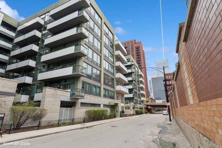 Property Photo: 660 W Wayman Street 501 IL 60661