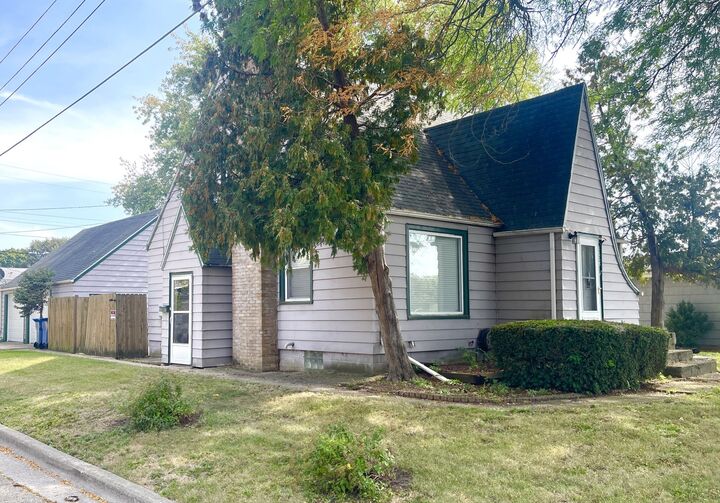 Property Photo: 1668 Chartres Street IL 61301