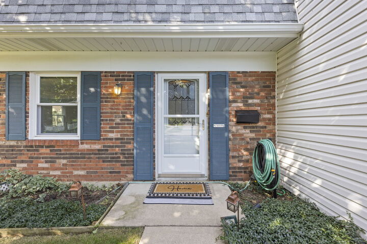 Property Photo:  100 Ellington Drive  IL 60194 