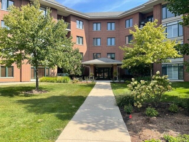 Property Photo:  875 E. 22nd Street 220  IL 60148 