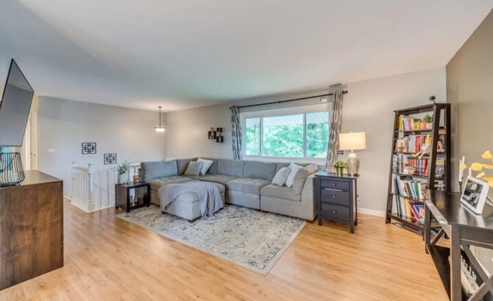 Property Photo: 655 Oklahoma Circle IL 60007