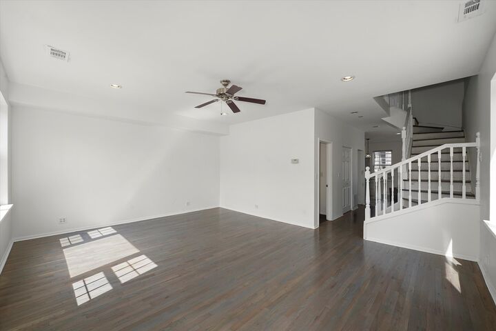 Property Photo: 1156 W 19th Place 2 IL 60608