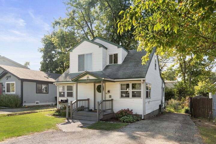 Property Photo:  408 Bellevue Drive  IL 60073 