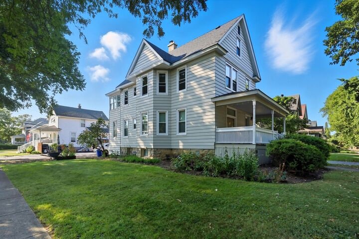 Property Photo:  709 Bell Avenue  IL 60525 