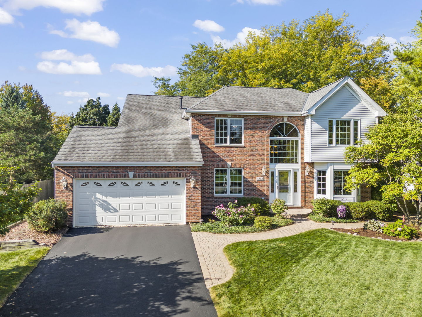 Property Photo:  1818 Woodhaven Drive  IL 60014 