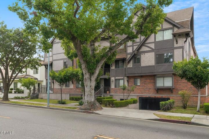 Property Photo:  366 W California Avenue 6  CA 91203 