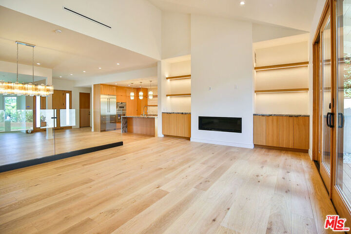 Property Photo:  6427 Hedding Street  CA 90045 