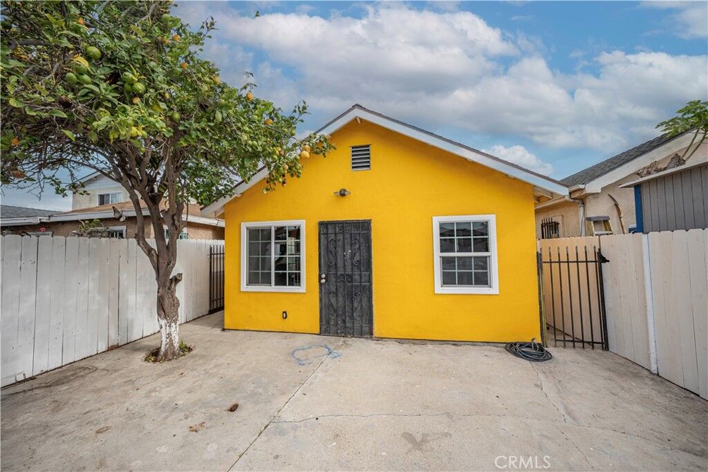 Property Photo:  13032 S Main Street  CA 90061 