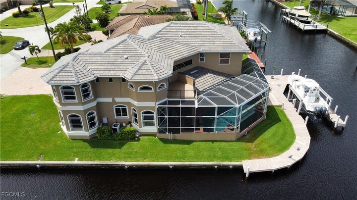 Property Photo:  2123 SE 25th Lane  FL 33904 