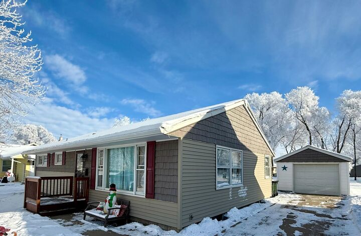 Property Photo:  530 Elm Street N  MN 56378 