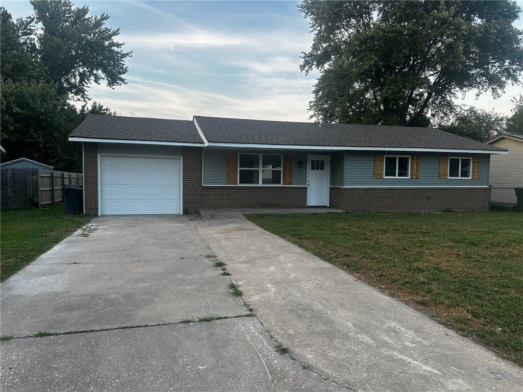 Property Photo: 1315 W Janda Drive AR 72756