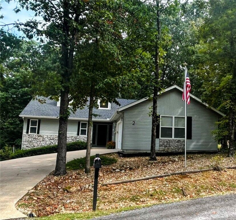 Property Photo:  2 Stewkley Lane  AR 72714 