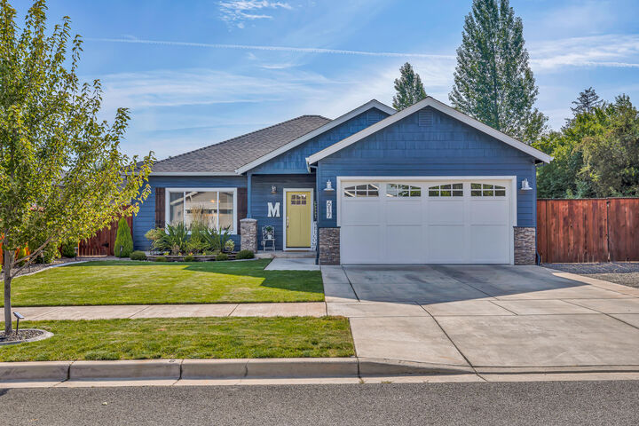 617 Tivoli Drive  Medford OR 97501 photo