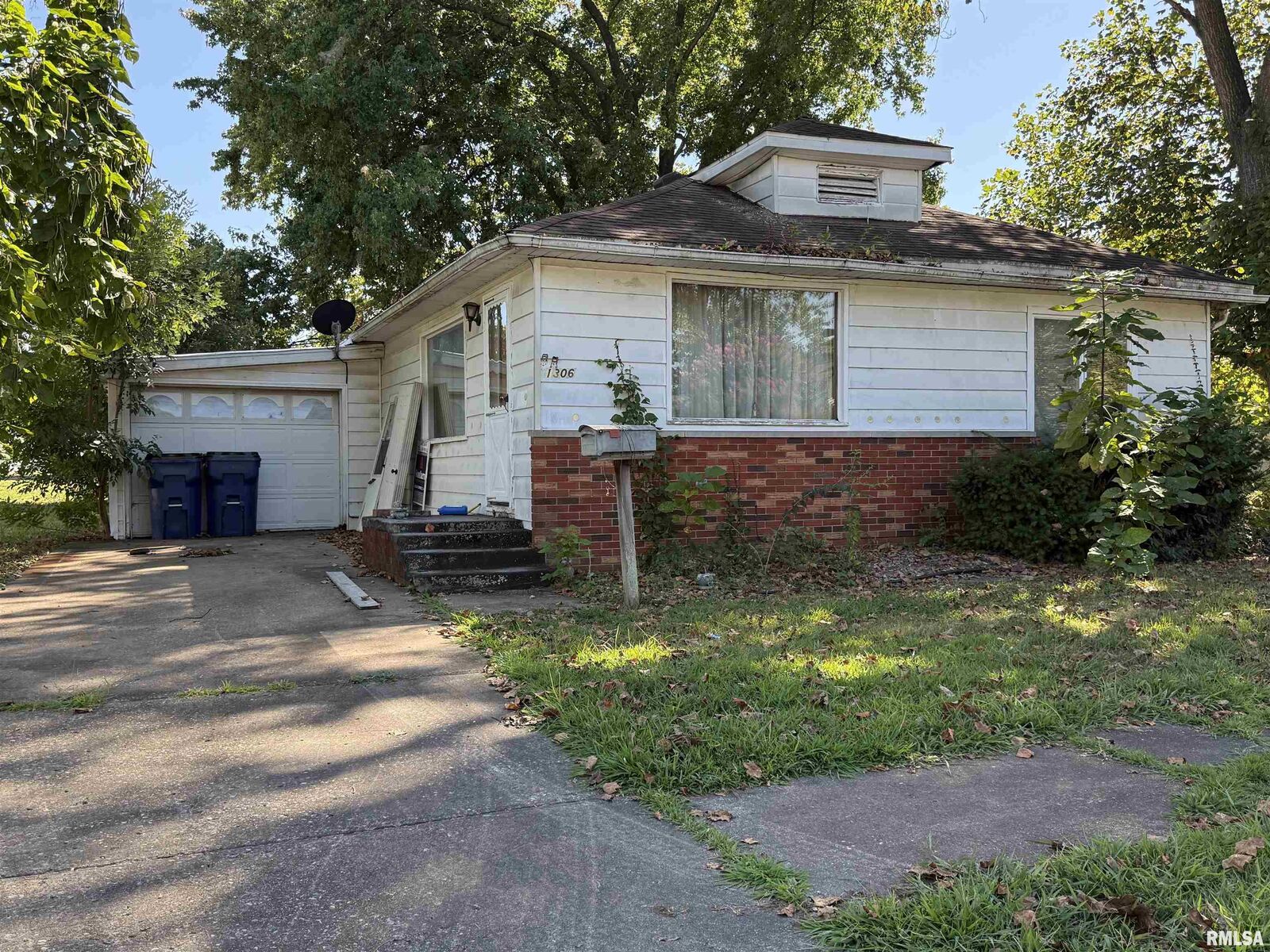 Property Photo: 1306 E Poplar Street IL 62896