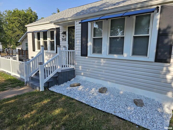 Property Photo: 702 S 25th Street IL 62864