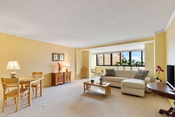 Property Photo:  2 Hawthorne Pl 16P  MA 02114 