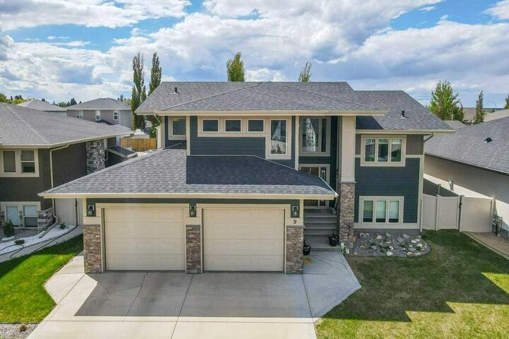 9 Sheep Close  Lacombe AB T4L 1J0 photo