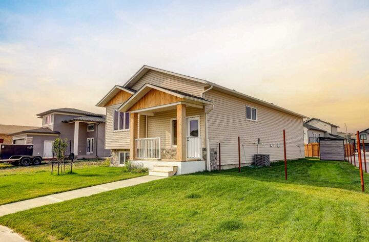 Property Photo:  1913 Parkside Way  AB T1M 0E8 