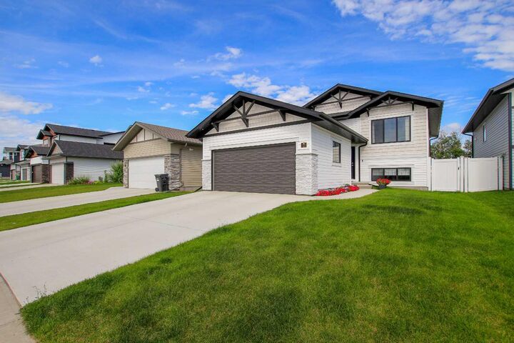 7 Thayer Close  Red Deer AB T4P 0W7 photo