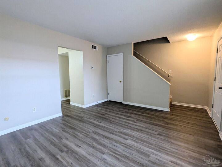 Property Photo: 6220 Lanier Dr FL 32504