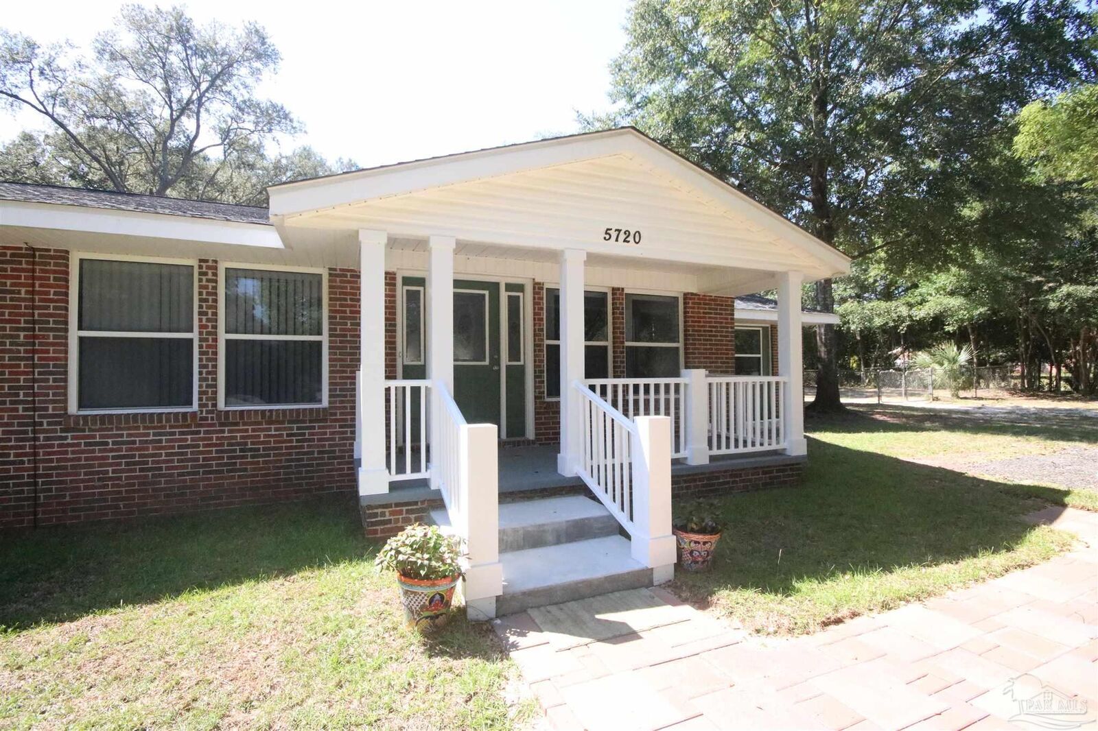 Property Photo: 5720 Redwood Dr FL 32570