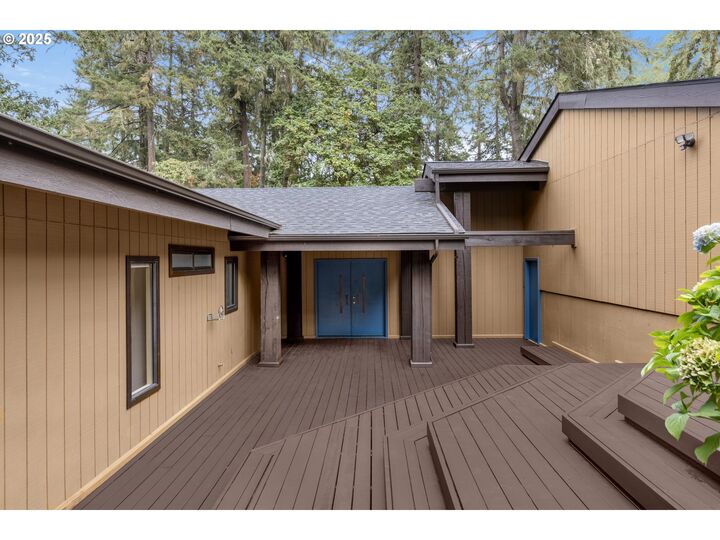 Property Photo:  1993 Fircrest Dr  OR 97403 