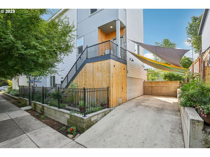 3140 SE Francis St  Portland OR 97202 photo
