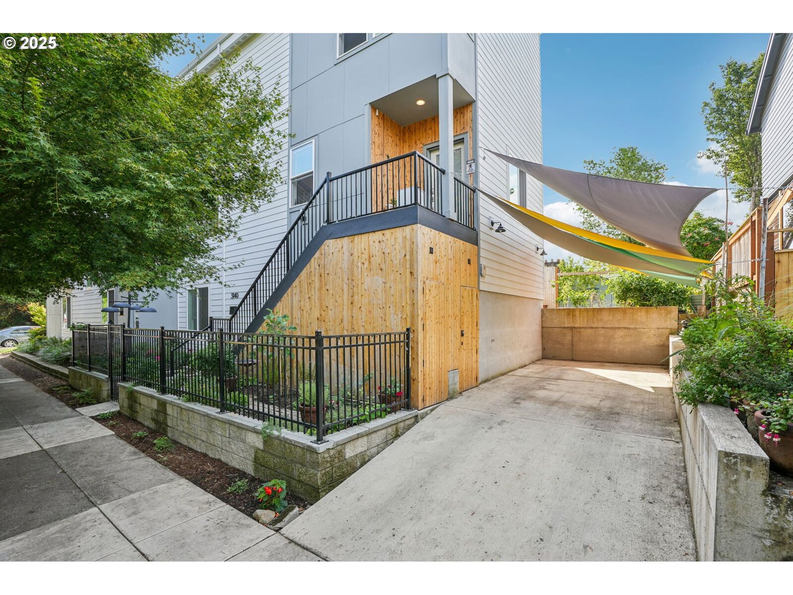 Property Photo:  3140 SE Francis St  OR 97202 