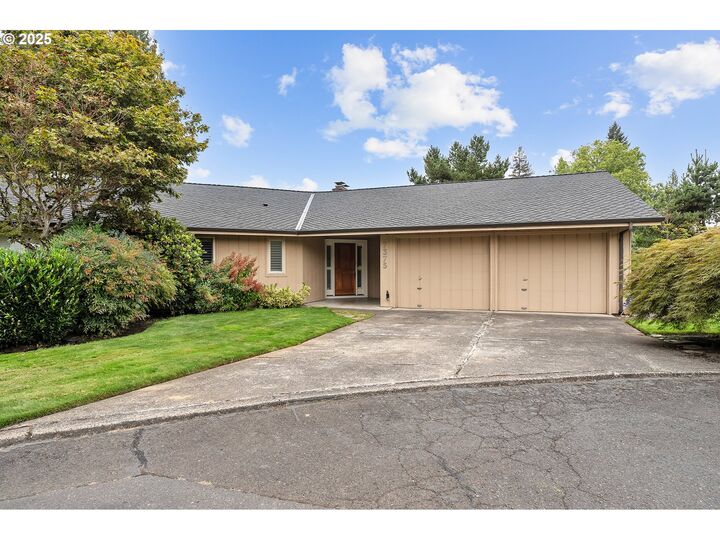 Property Photo:  7375 SW Eastmoor Ter  OR 97225 