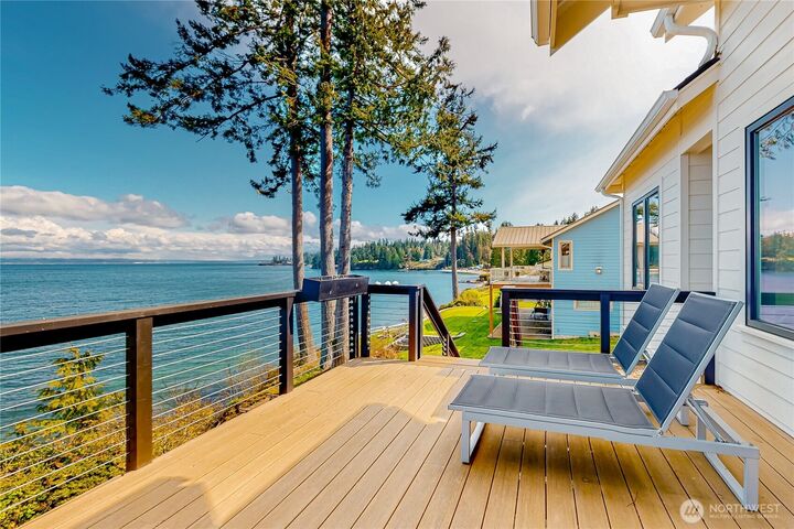 Property Photo: 140 N Bay Way WA 98365