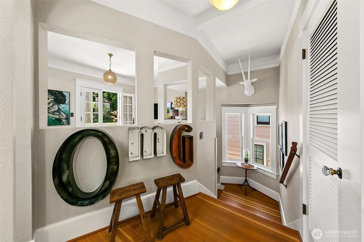 Property Photo: 1714 E Highland Drive 1714 WA 98112