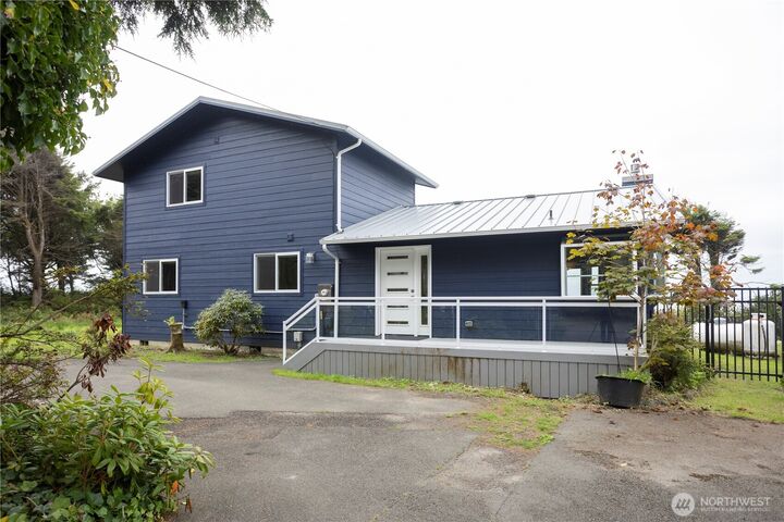 Property Photo: 4631 State Route 109 WA 98562