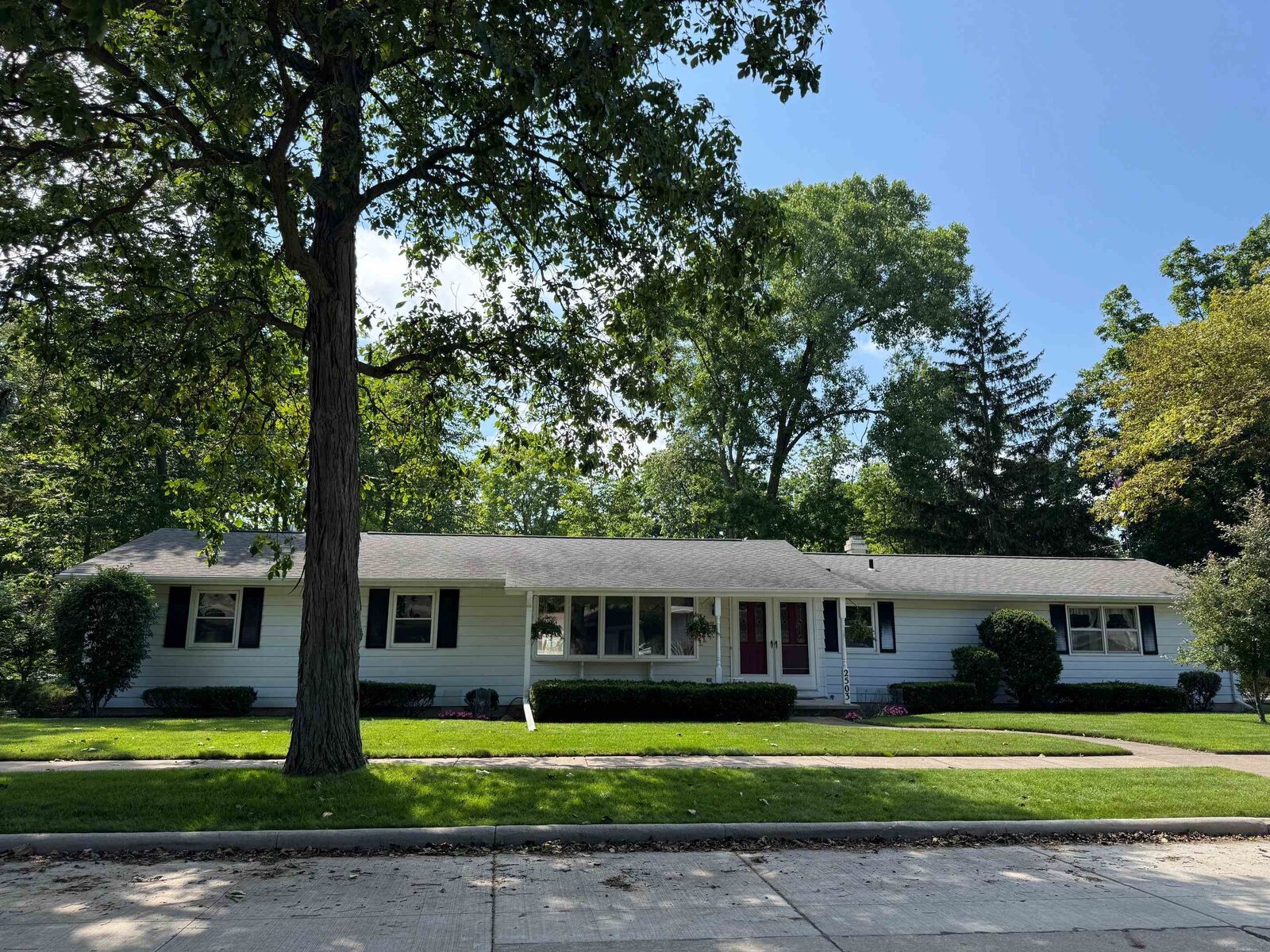 Property Photo:  2503 E Harmon Street  WI 54915-2504