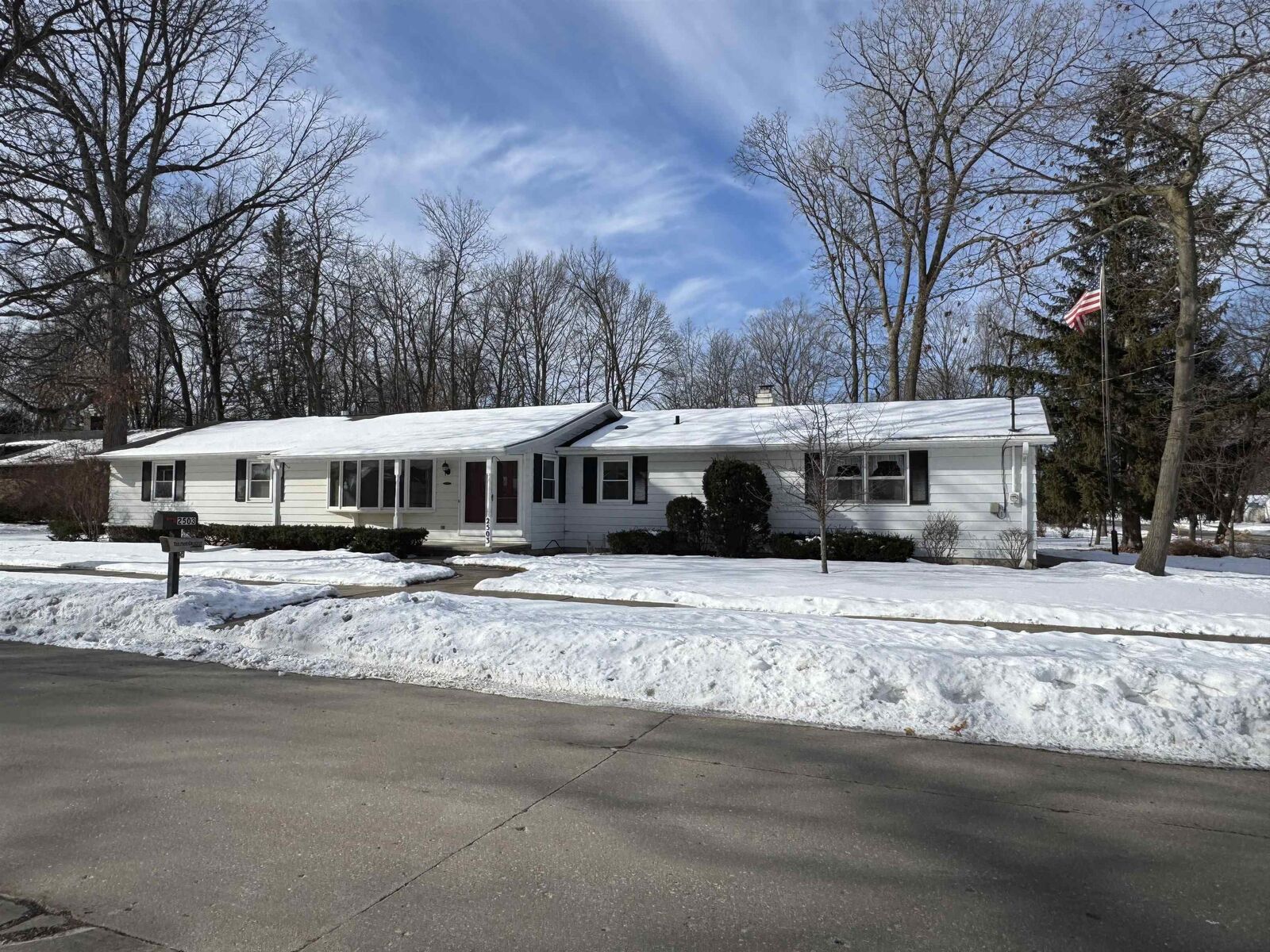 Property Photo:  2503 E Harmon Street  WI 54915-2504 