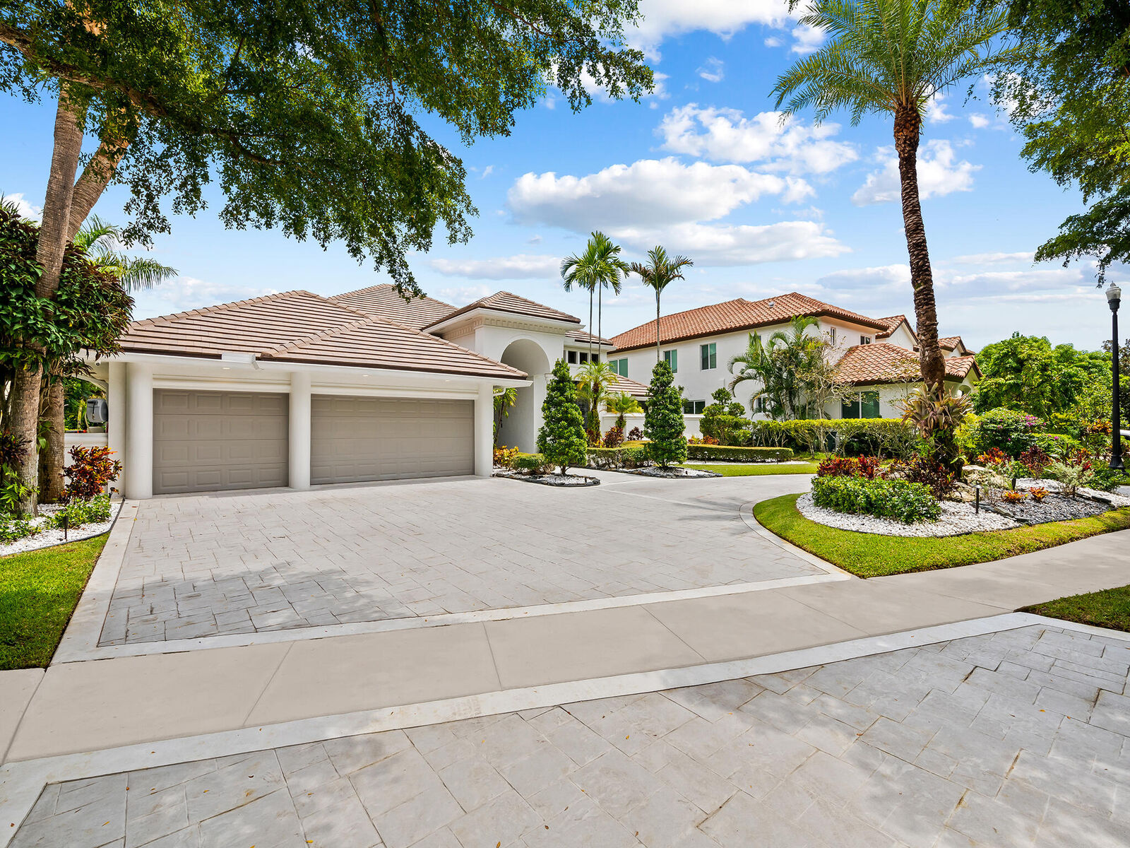 Property Photo: 1048 SW 21st Avenue FL 33486