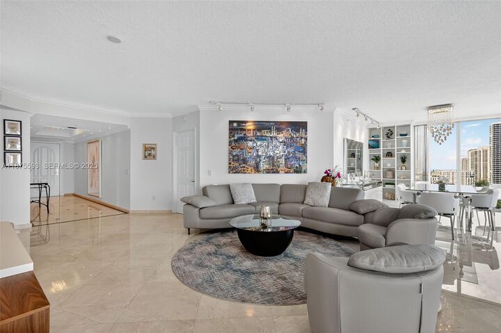 Property Photo: 3370 Hidden Bay Dr 1808 FL 33180