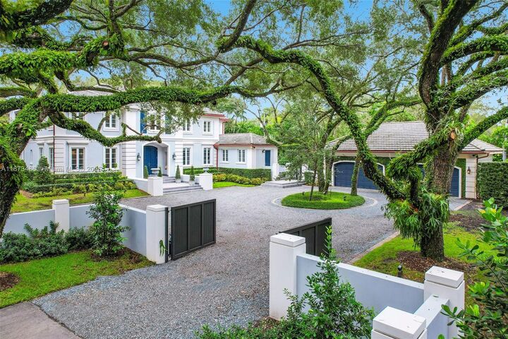Property Photo:  5400 Banyan Trl  FL 33156 