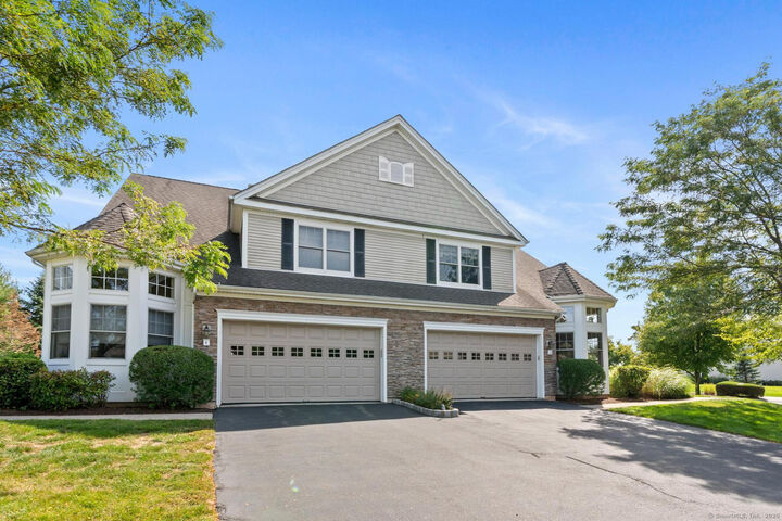Property Photo:  2 Seminole Way 2  CT 06002 
