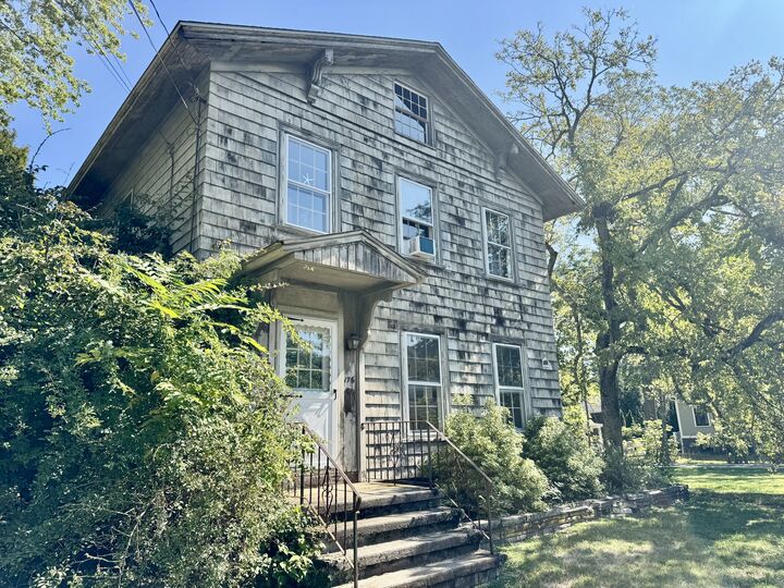 Property Photo:  174 Whitfield Street  CT 06437 