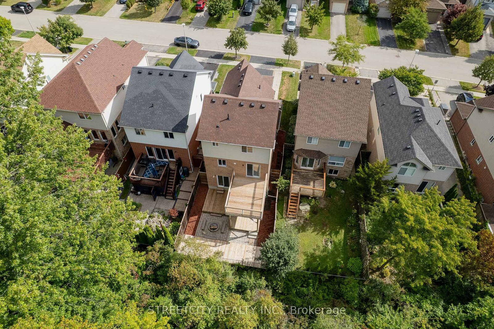 Property Photo: 835 Sandcherry Street ON N6H 5V1