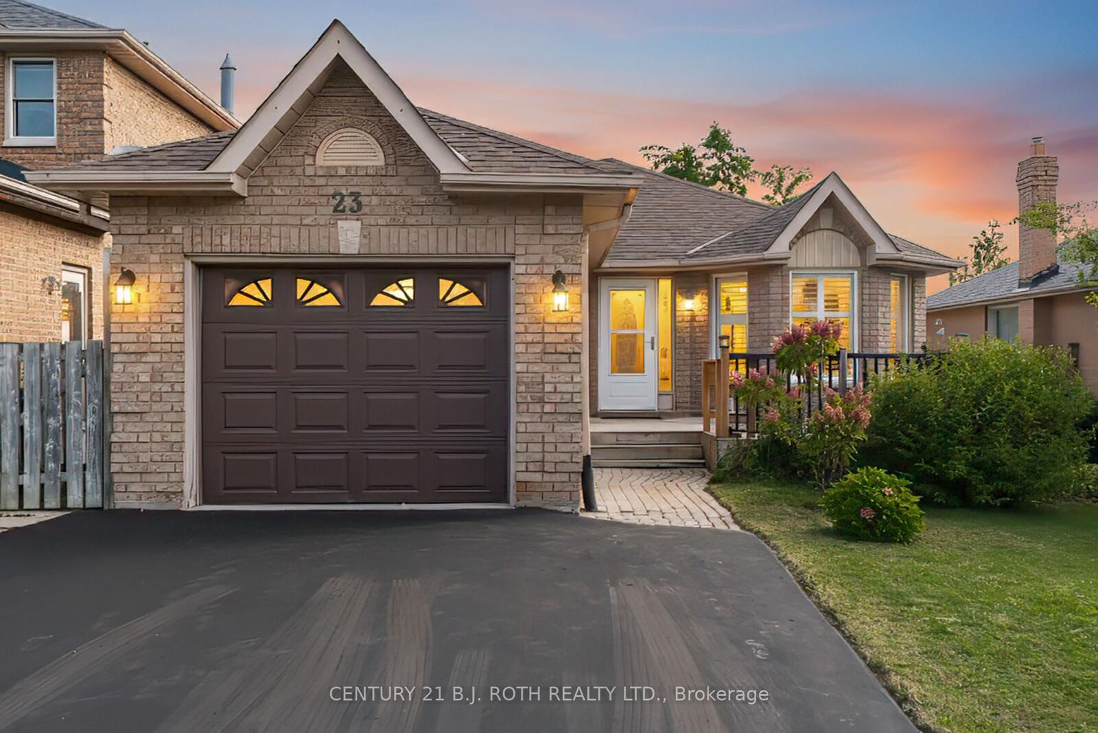 Property Photo:  23 Grasett Crescent  ON L4N 6Z8 