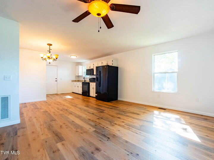 Property Photo: 410 North Armstrong Street TN 37857