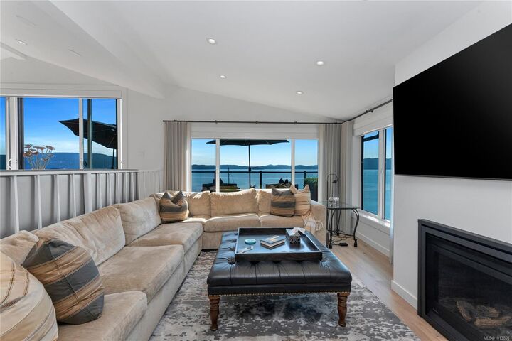 Property Photo:  1723 Sandy Beach Rd 4  BC V0R 2P4 