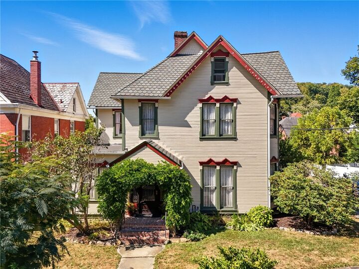Property Photo:  522 N McKean St  PA 16001 