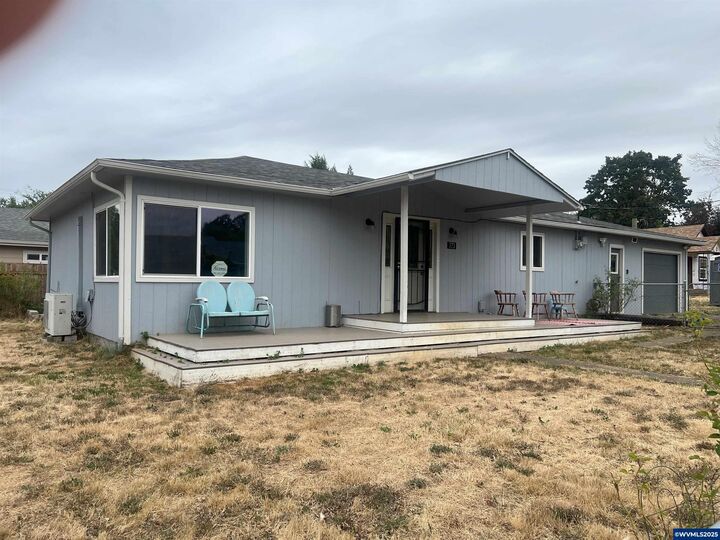 Property Photo:  373 SW Church St  OR 97338 