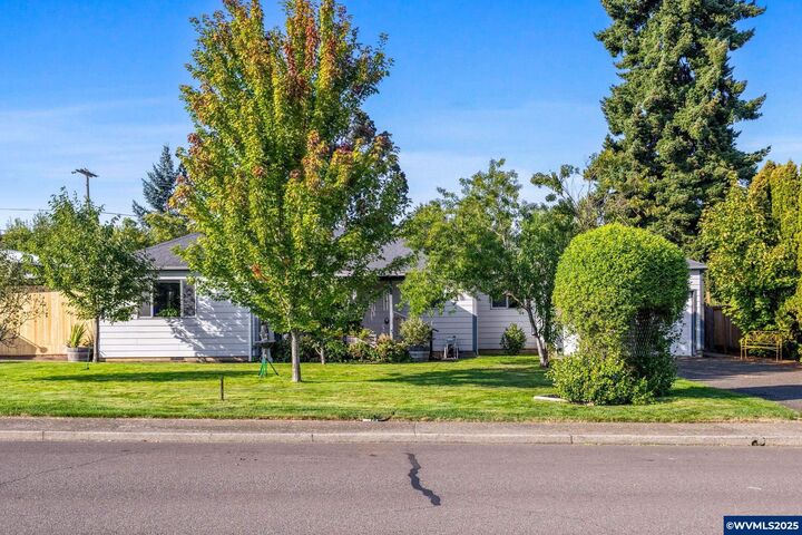 Property Photo: 192 NW Denton Av OR 97338