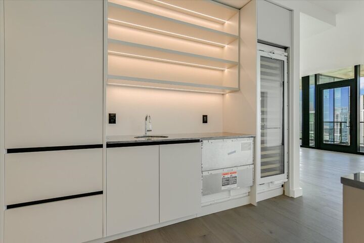 Property Photo:  610 Davis Street 4903  TX 78701 